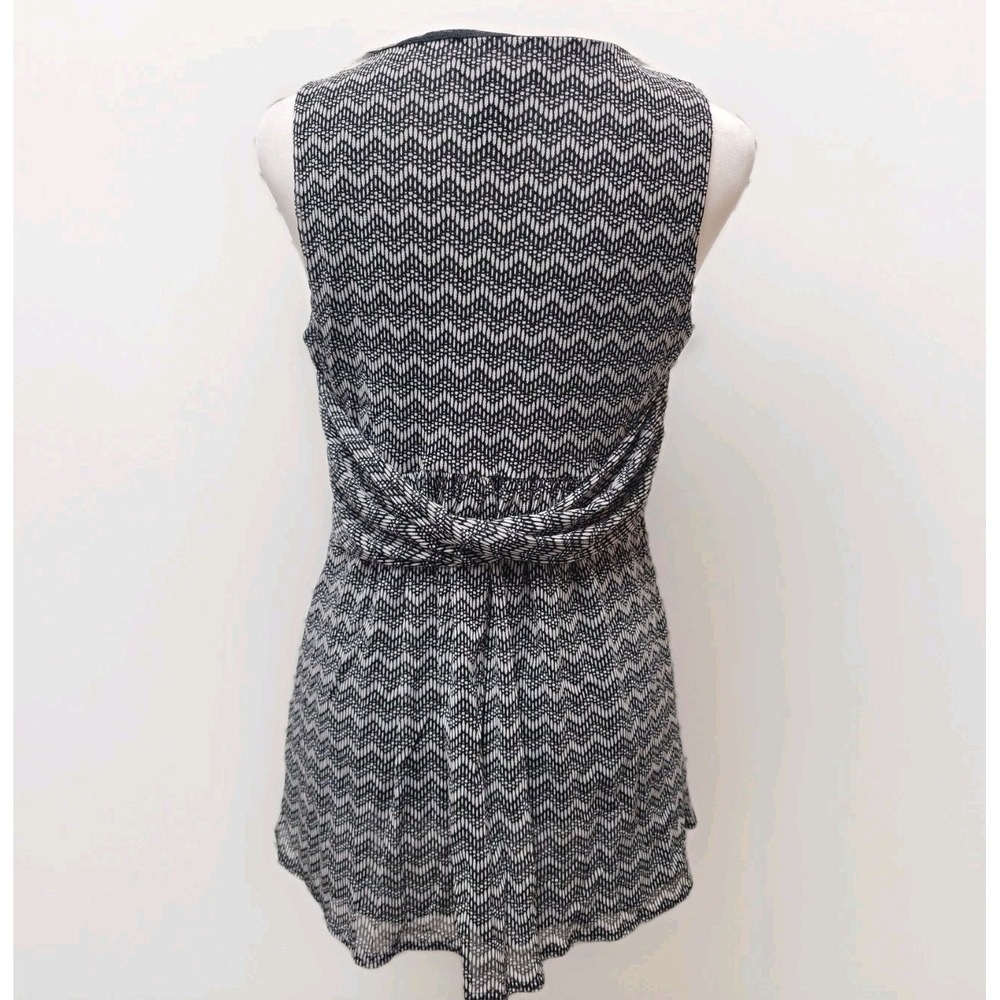 New York And Co Sleeveless Zig Zag Pattern Black White Stretch Top Size Small - Picture 3 of 7